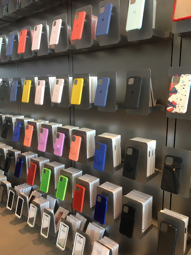 Computer Store «Apple Eton», reviews and photos, 28849 Chagrin Blvd, Woodmere, OH 44122, USA