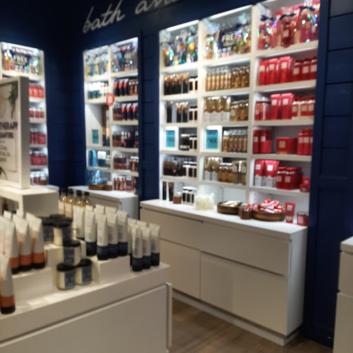 Beauty Supply Store «Bath & Body Works», reviews and photos, 3506 Capital City Mall Dr, Camp Hill, PA 17011, USA