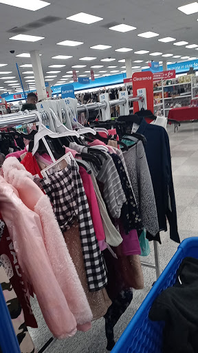 Clothing Store «Ross Dress for Less», reviews and photos, 523 S MacDade Blvd, Holmes, PA 19043, USA