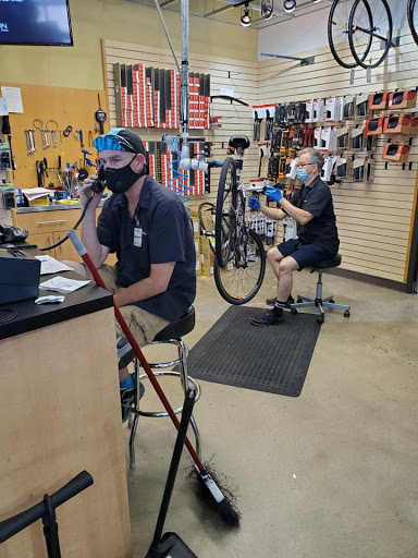 Bicycle Store «Bike Barn - Westchase», reviews and photos, 11105 Westheimer Rd, Houston, TX 77042, USA