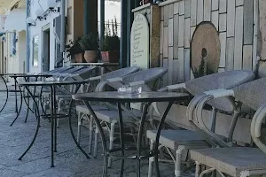Seriani Cafe bar image