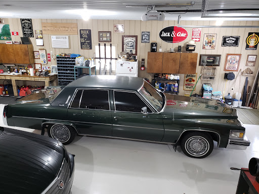 Auto Body Shop «Jayhawk Body Shop & Glass», reviews and photos, 910 SW 6th Ave, Topeka, KS 66606, USA