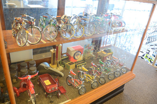 Bicycle Store «Madison & Davis Bicycle Shop», reviews and photos, 912 S 8th St, Quincy, IL 62301, USA