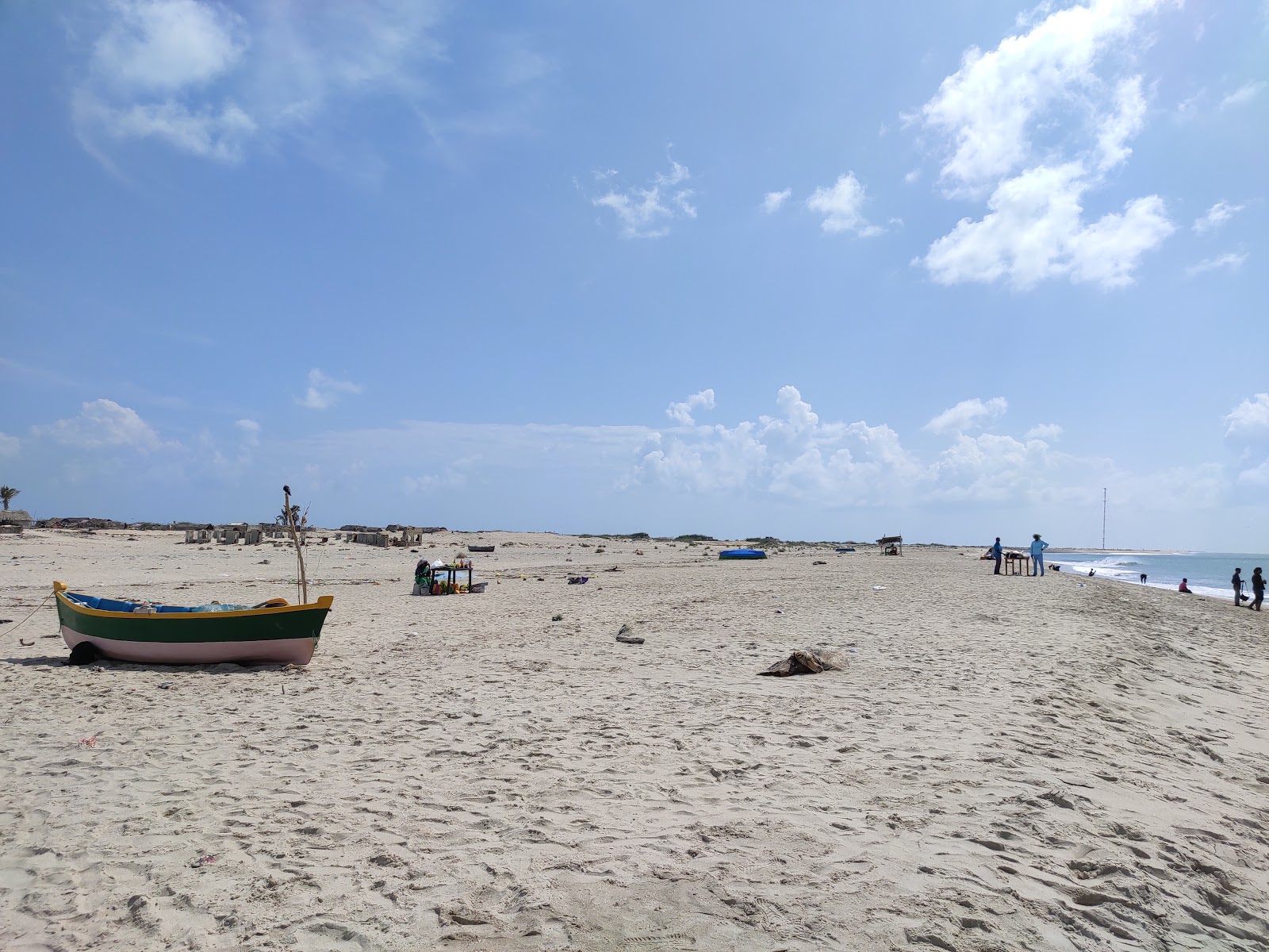 Fotografie cu Indian Ocean Beach cu o suprafață de apa pură turcoaz