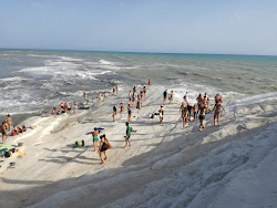 Photo de Spiaggia Scala dei Turchi avec rivage droit, long