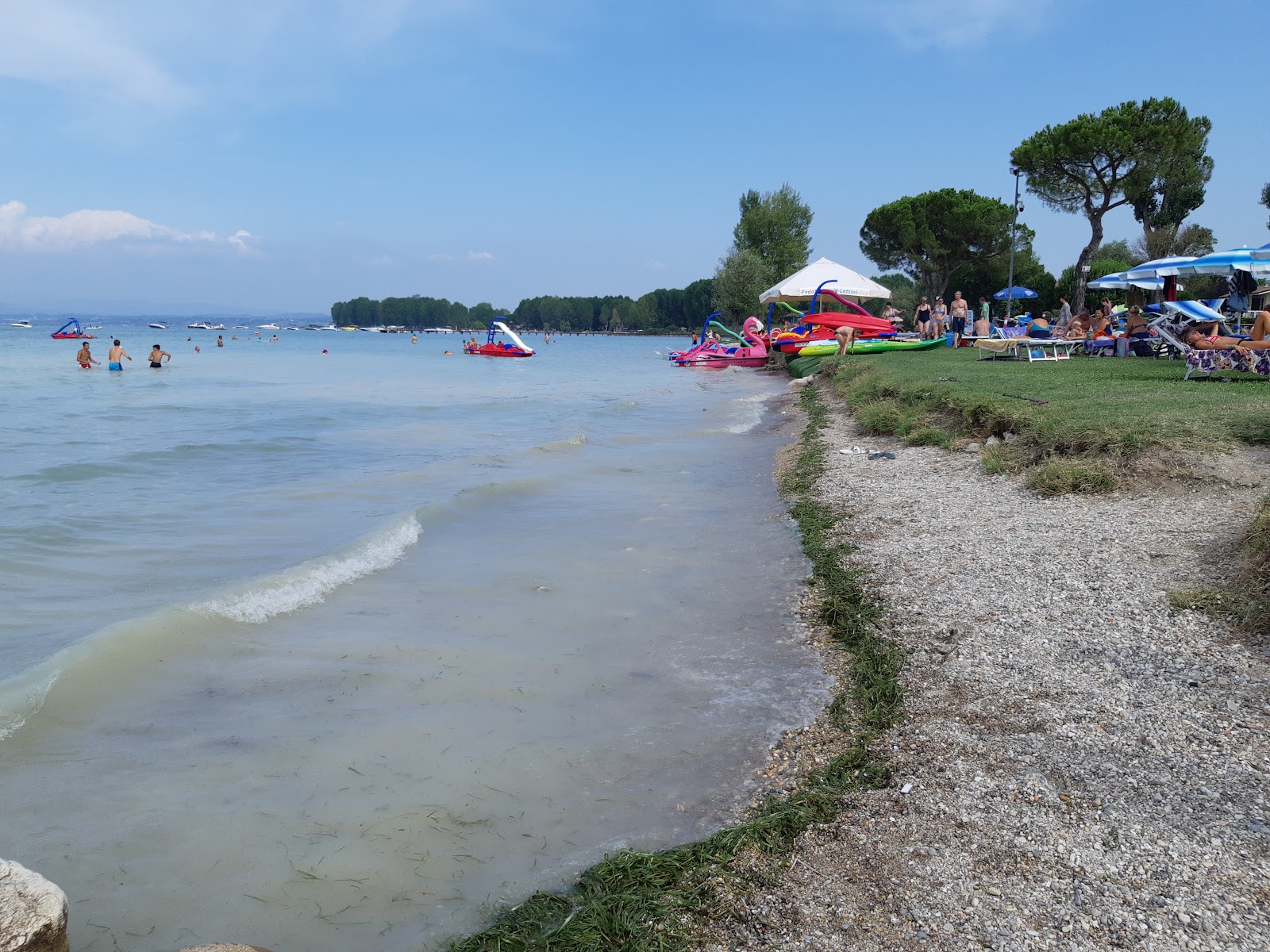Photo de Spiaggia Lido di Lugana Sirmione - recommandé pour les voyageurs en famille avec des enfants