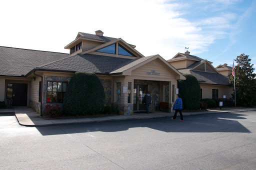 Highlands Pharmacy, 260 Elm St, Cumming, GA 30040, USA, 