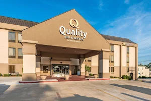 Quality Inn & Suites Quincy - Downtown image