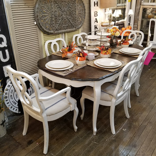 Antique Store «A Corner Cottage», reviews and photos, 895 Conner St, Noblesville, IN 46060, USA