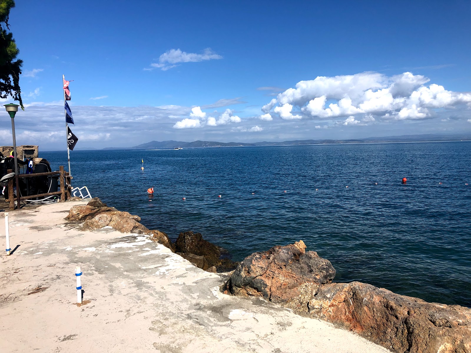 Φωτογραφία του Porto St.Stefano beach και η εγκατάσταση