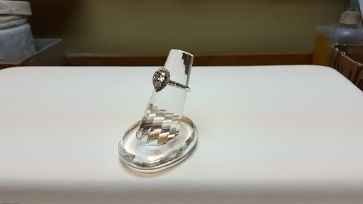 Jewelry Store «Jewelry, Gems & Design Co.», reviews and photos, 9542 W 147th St, Orland Park, IL 60462, USA