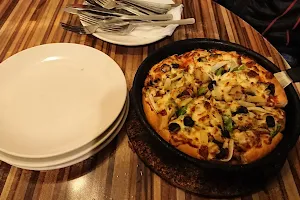Pizza Hut Restaurant Shah Alam CC image