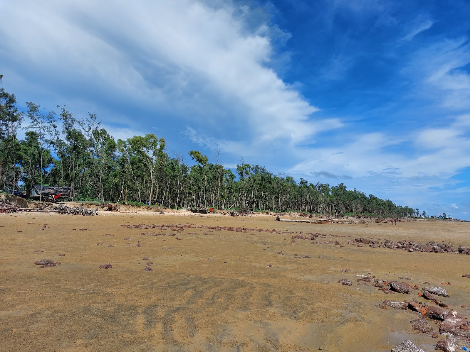 Shankarpur Sea Beach的照片 带有碧绿色纯水表面
