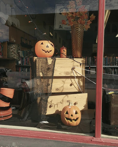 Thrift Store «Tailwaggers Thrift Shop», reviews and photos, 2737 F St, Eureka, CA 95501, USA