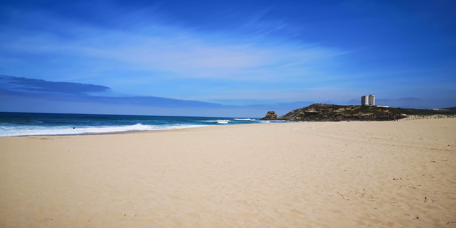 Φωτογραφία του Praia de Santa Rita με τυρκουάζ νερό επιφάνεια