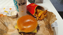 Cheeseburger du Restauration rapide McDonald's à Évry-Courcouronnes - n°17