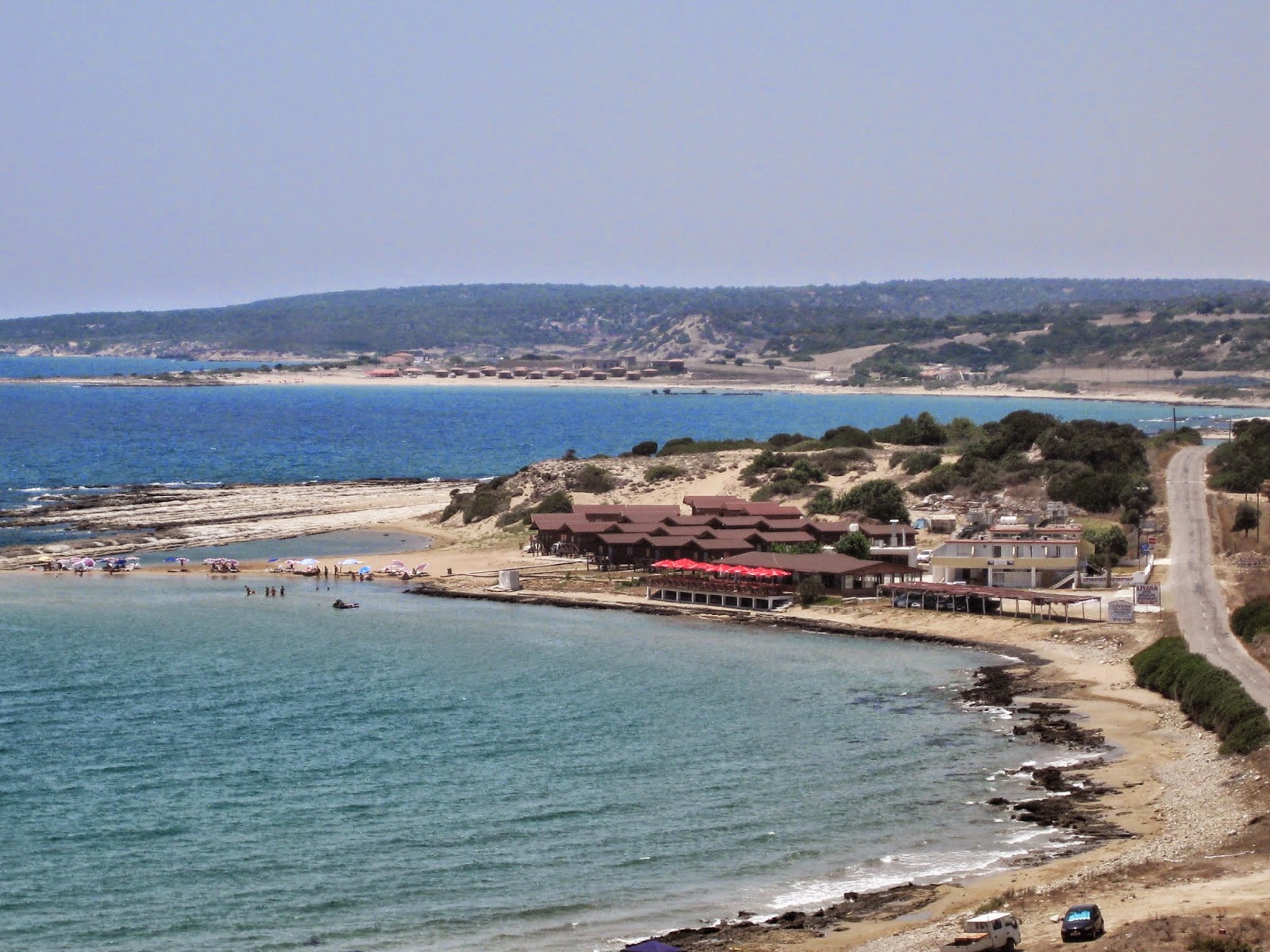 Livana Beach'in fotoğrafı geniş bir kıyı şeridi ile birlikte