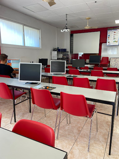 Autoescola Tramuntana, Escuela de capacitación de licencia de conducir en Roses,Girona