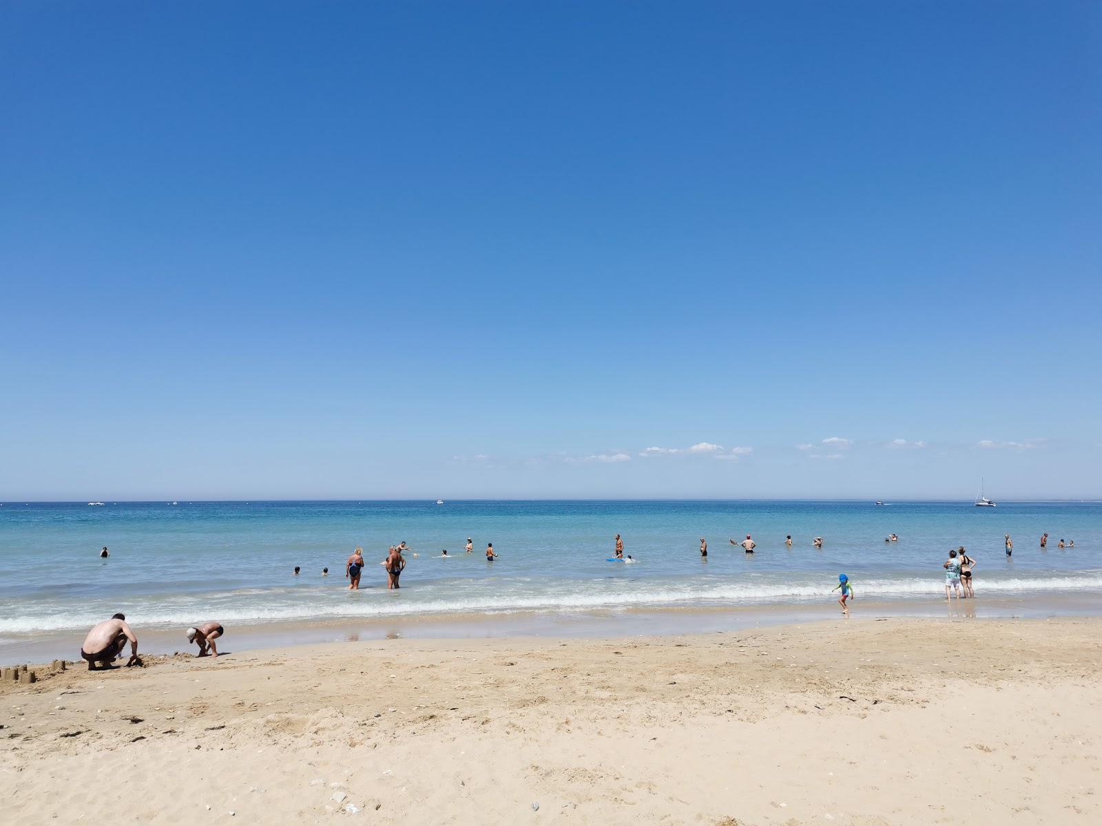 Foto van Conche of Whales beach met turquoise puur water oppervlakte