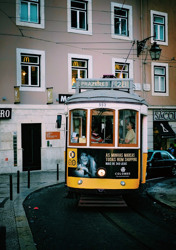 The Lisbon Pub Crawl- Discover Lisbon