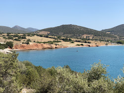 Lakkes beach'in fotoğrafı geniş bir kıyı şeridi ile birlikte