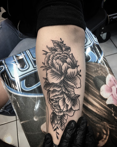 Tattoo Shop «Wildlife Tattoo», reviews and photos, 7149 Winnetka Ave, Winnetka, CA 91306, USA