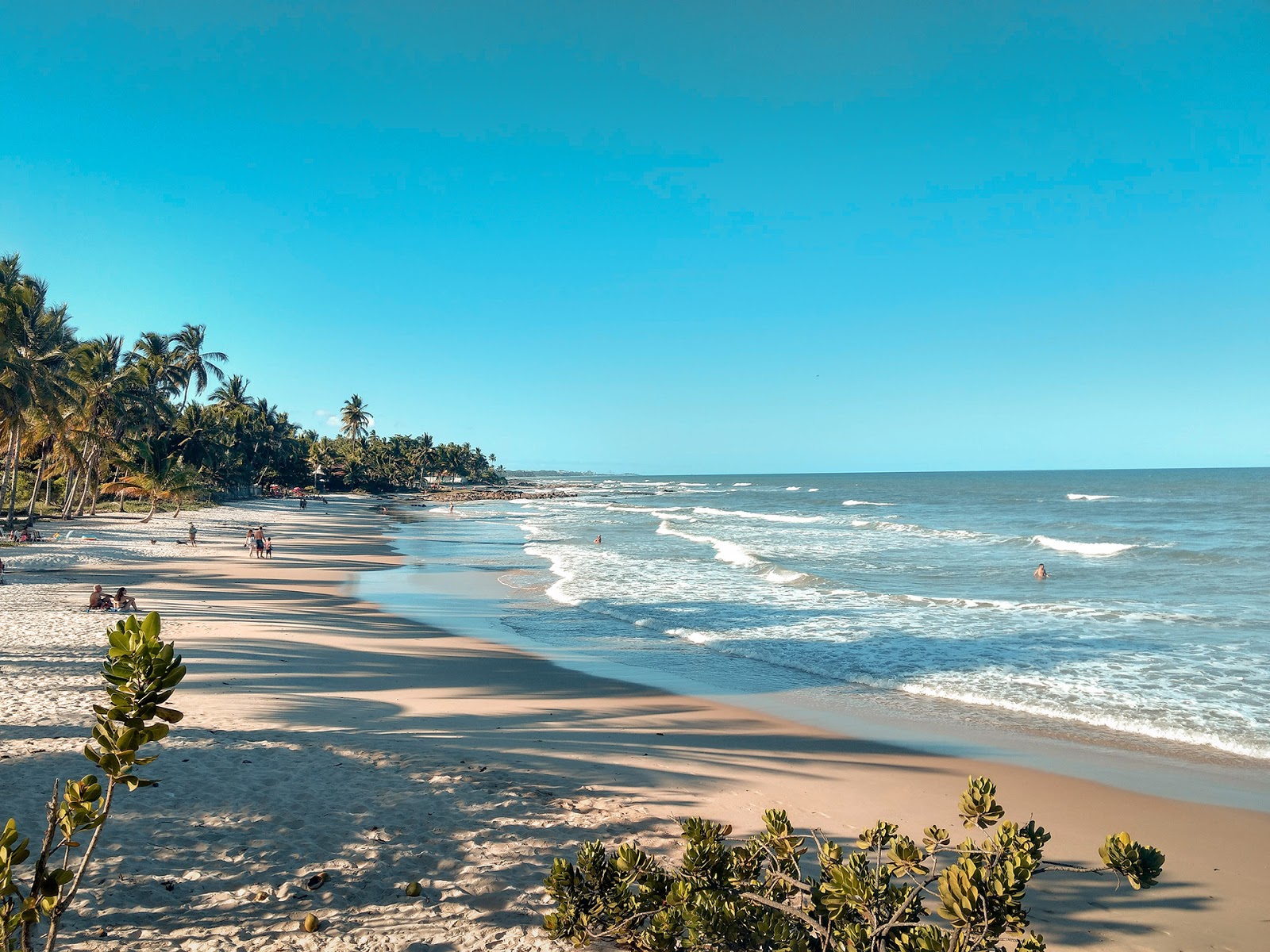Foto von Praia Backdoor mit feiner beiger sand Oberfläche