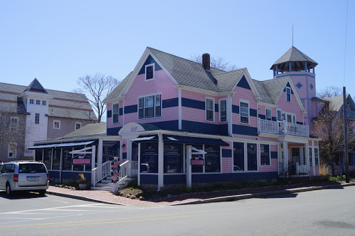 Clothing Store «Vineyard Vines», reviews and photos, 56 Narragansett Ave, Oak Bluffs, MA 02557, USA