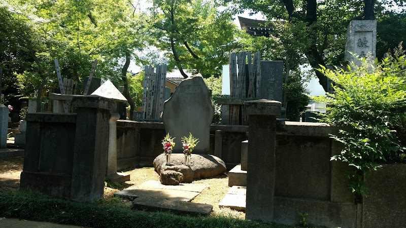 清(坊ちゃん)の墓所
