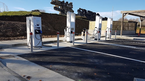 Borne de recharge de véhicules électriques TotalEnergies Station de recharge Ger