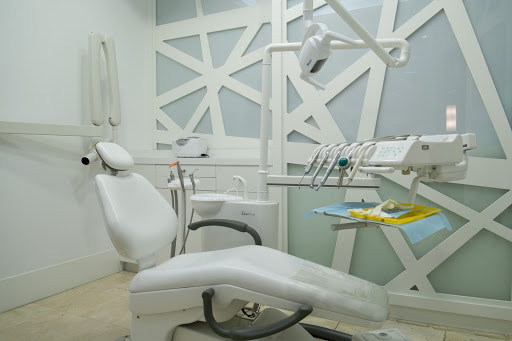 Clínica Dental Clemente - C. Gutiérrez Mellado, 3, Bajo A, 30008 Murcia