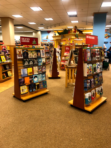 Book Store «Barnes & Noble», reviews and photos, 5701 Sunset Dr #196, South Miami, FL 33143, USA