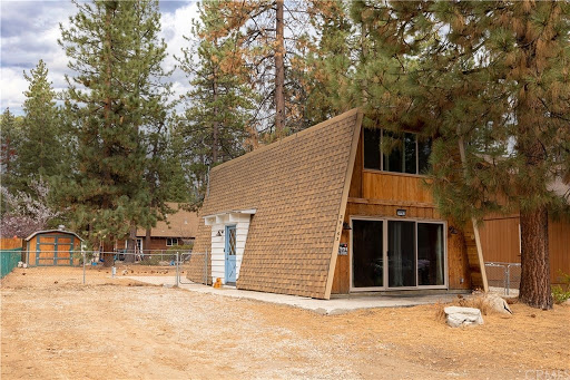 Rachael Smith COMPASS - Real Estate Agent- Big Bear Lake, CA image