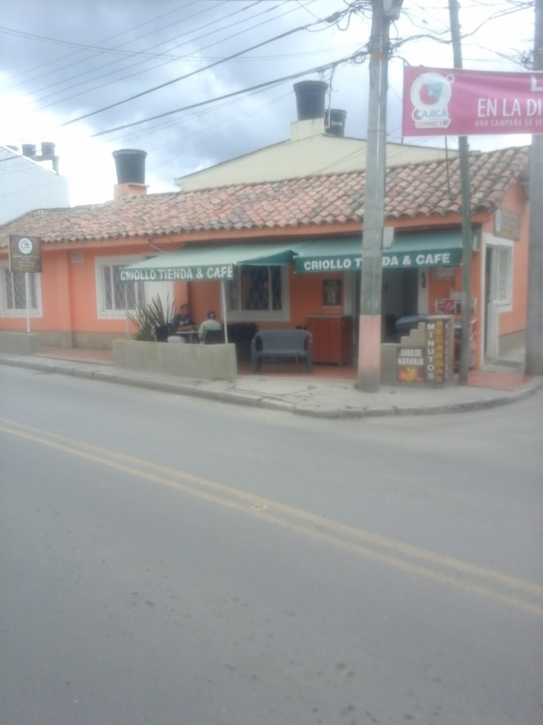 Criollo, Tienda y Cafe