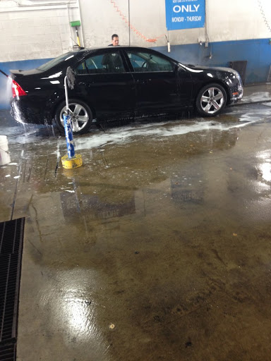 Car Wash «Logan Square Hand Car Wash & Detailing», reviews and photos, 2436 N Milwaukee Ave, Chicago, IL 60647, USA