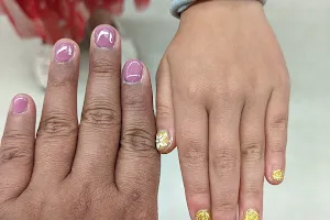 7 Day Nails and Spa image