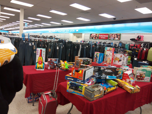 Clothing Store «Ross Dress for Less», reviews and photos, 3255 SW Cedar Hills Blvd, Beaverton, OR 97005, USA