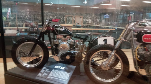 Harley-Davidson Dealer «Mathews Harley-Davidson», reviews and photos, 548 N Blackstone Ave, Fresno, CA 93701, USA