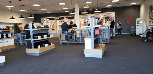 Cell Phone Store «Verizon», reviews and photos, 8045 Flying Cloud Dr #100, Eden Prairie, MN 55344, USA