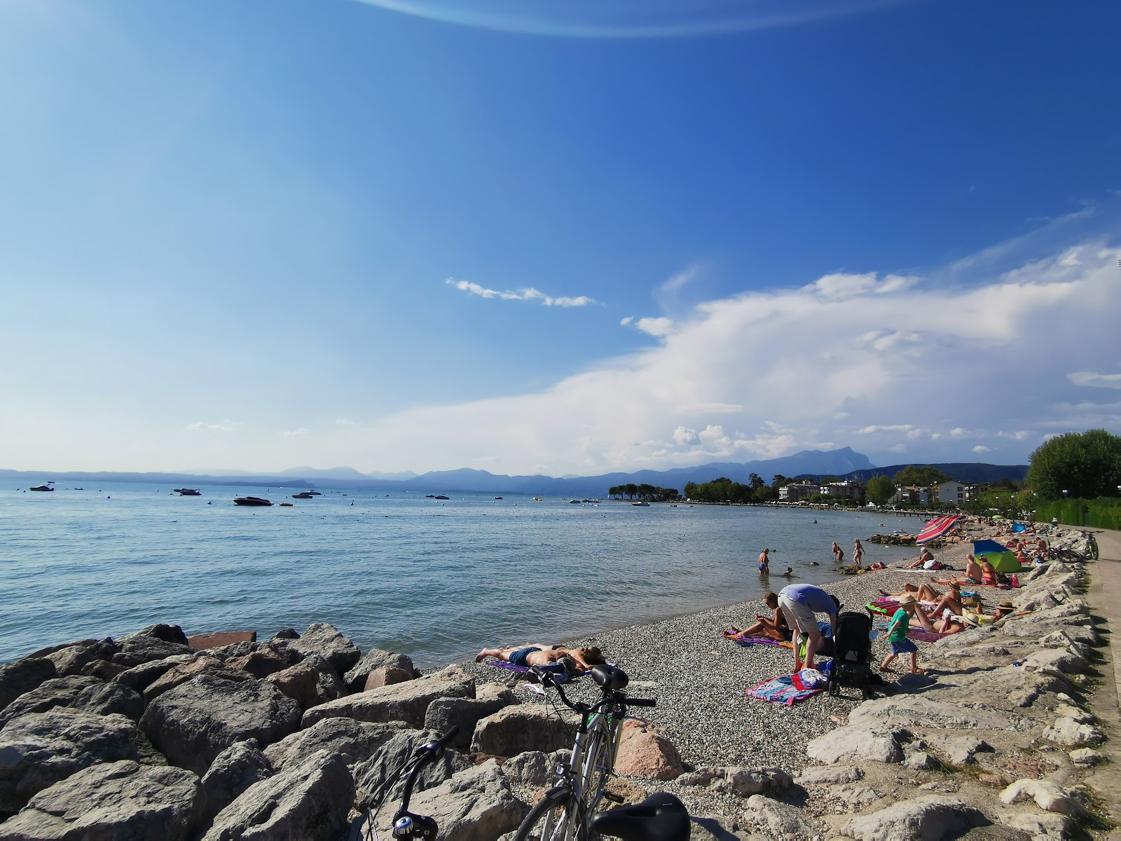 Foto van Spiaggia Lido di Cisano met blauw puur water oppervlakte