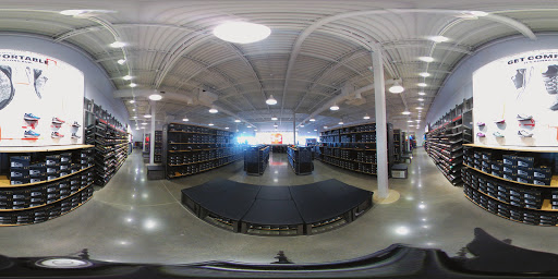 Clothing Store «Under Armour Factory House», reviews and photos, 35 S Willowdale Dr #207, Lancaster, PA 17602, USA