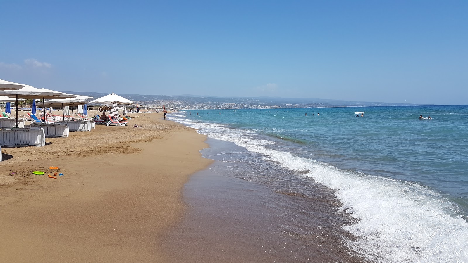 Foto von Winses beach mit heller sand Oberfläche