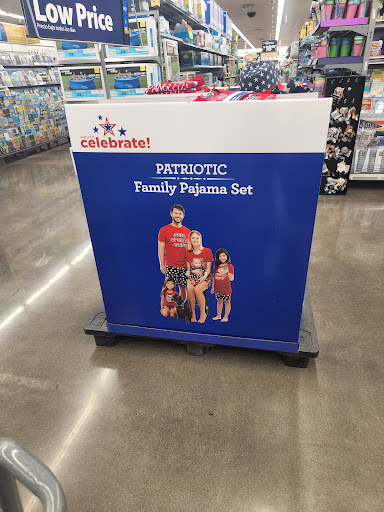 Department Store «Walmart Supercenter», reviews and photos, 3002 Stacy Allison Way, Woodburn, OR 97071, USA