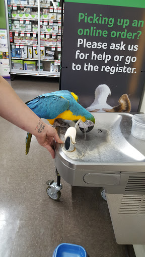 Pet Supply Store «Pet Supplies Plus», reviews and photos, 1791 W Columbia Ave, Battle Creek, MI 49015, USA