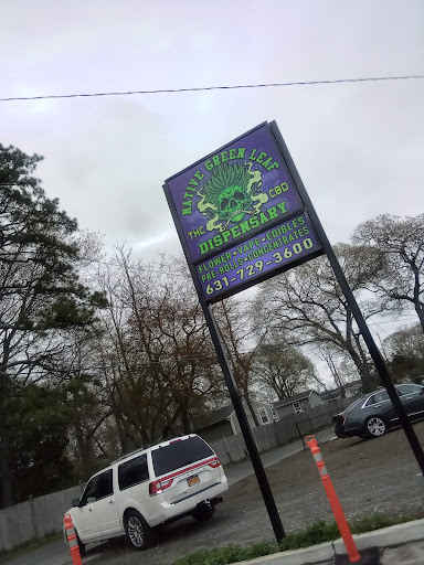 Tobacco Shop «Poospatuck Smoke Shop», reviews and photos, 207 Poospatuck Ln, Mastic, NY 11950, USA