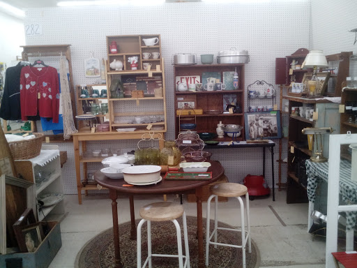 Flea Market «Traderbakers Flea Market», reviews and photos, 2080 Burton Ln, Martinsville, IN 46151, USA