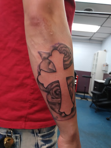 Tattoo Shop «Lost Soul Tattoo & Piercing», reviews and photos, 2609 Wilmington Pike, Dayton, OH 45419, USA