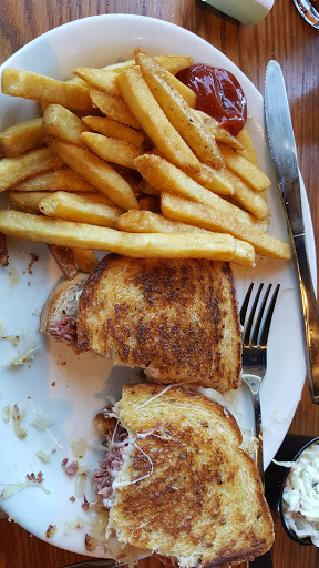 American Restaurant «Cracker Barrel Old Country Store», reviews and photos, 1313 Hilliard Rome Rd E, Columbus, OH 43228, USA