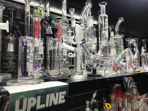 Tobacco Shop «The Hub Smoke Shop & Gifts», reviews and photos, 6410 N Oak Trafficway, Kansas City, MO 64118, USA