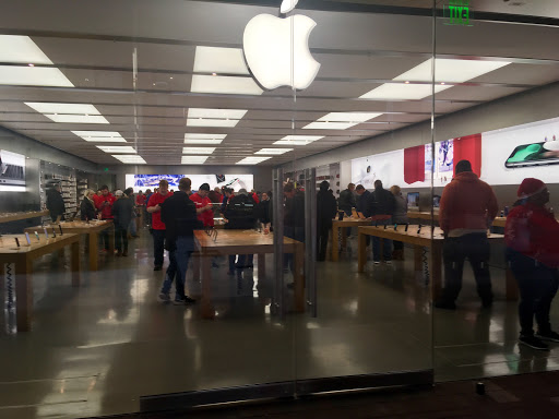 Computer Store «Apple Short Pump Town Center», reviews and photos, 11800 W Broad St, Henrico, VA 23233, USA